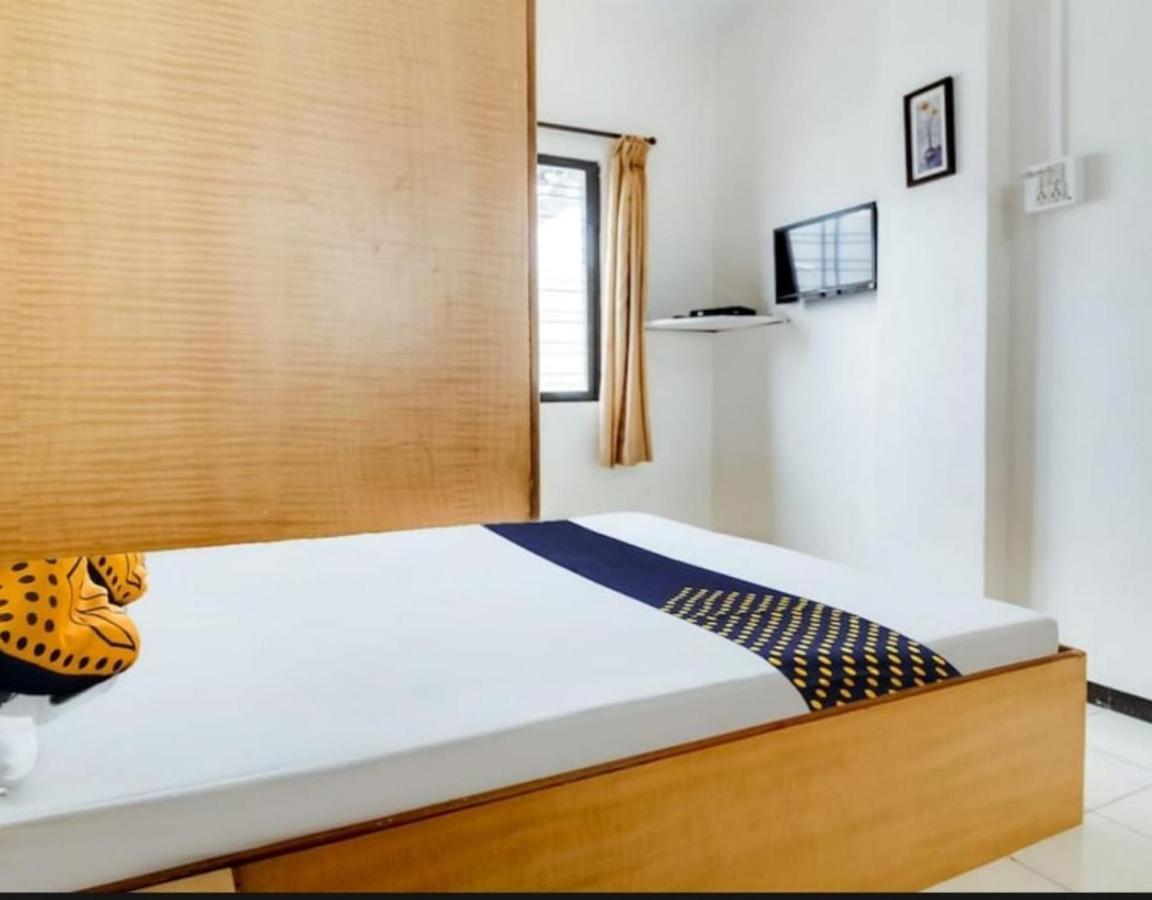 Hotel Rahi Nashik Exteriör bild