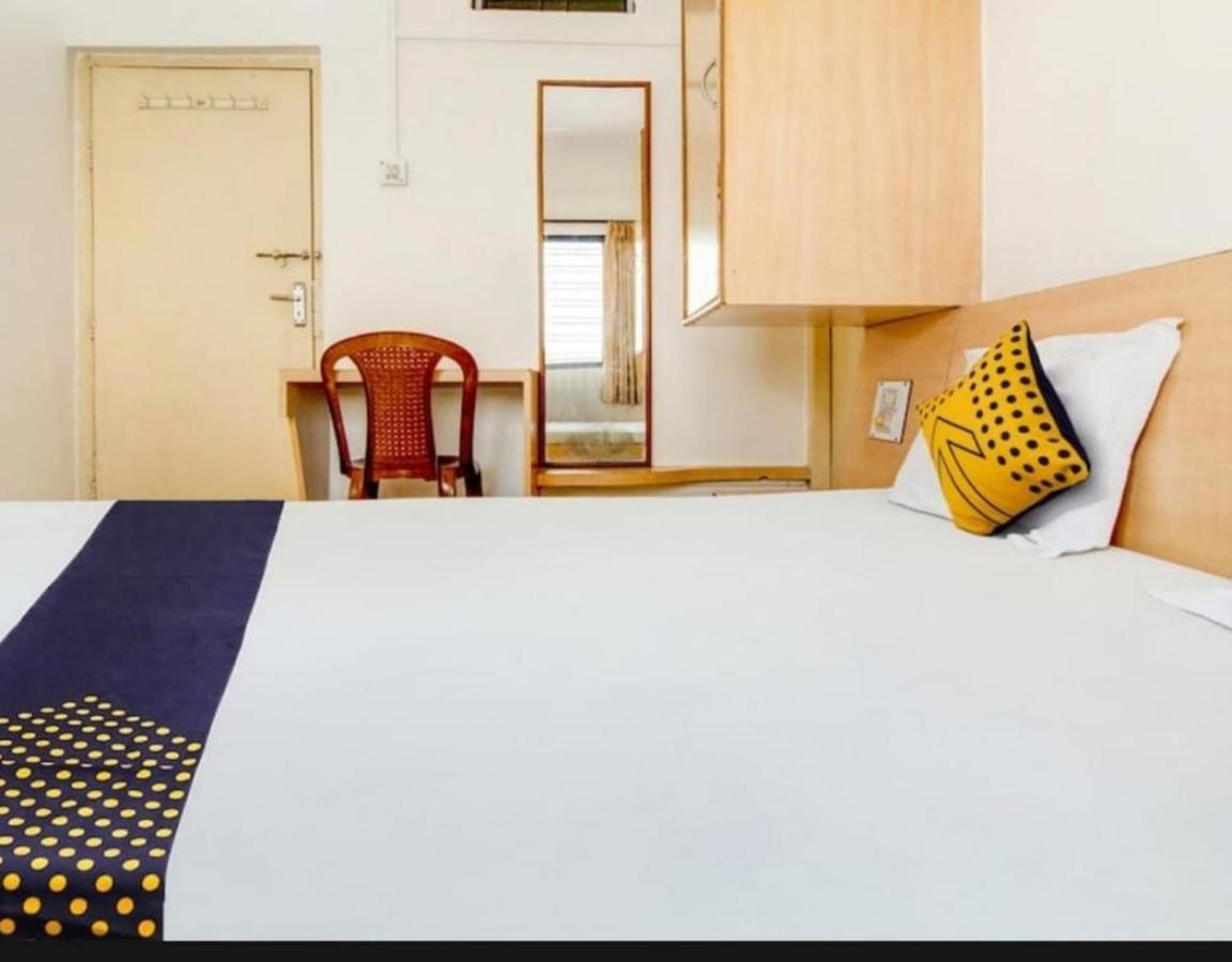 Hotel Rahi Nashik Exteriör bild