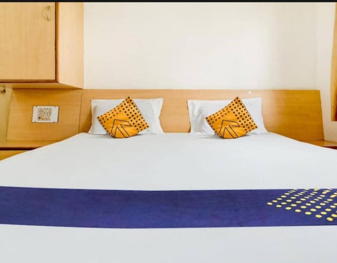 Hotel Rahi Nashik Exteriör bild
