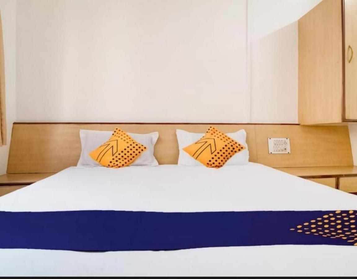 Hotel Rahi Nashik Exteriör bild