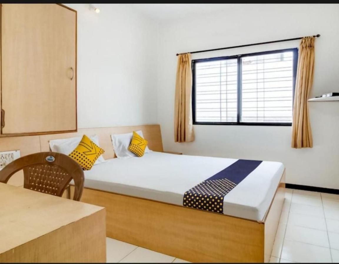 Hotel Rahi Nashik Exteriör bild
