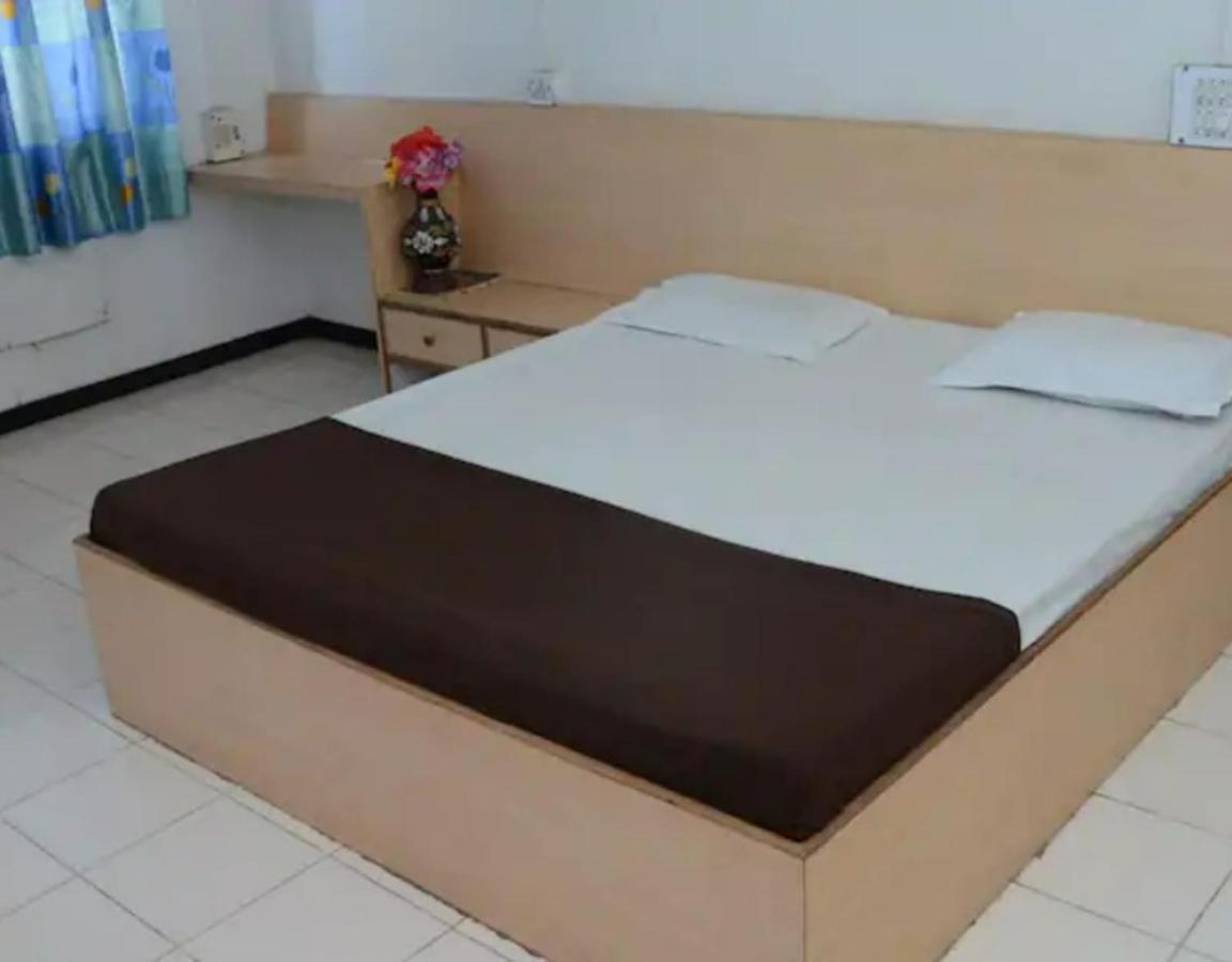 Hotel Rahi Nashik Exteriör bild