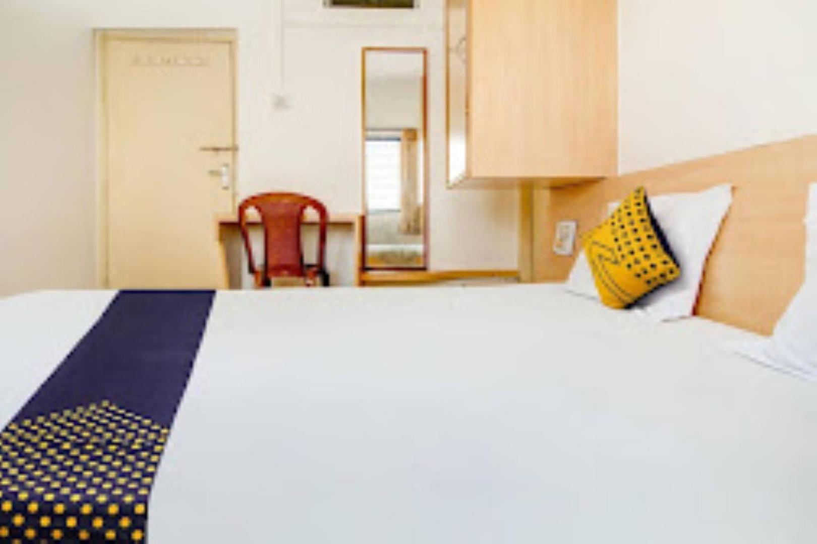 Hotel Rahi Nashik Exteriör bild