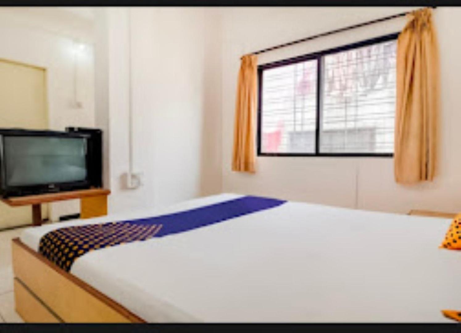 Hotel Rahi Nashik Exteriör bild