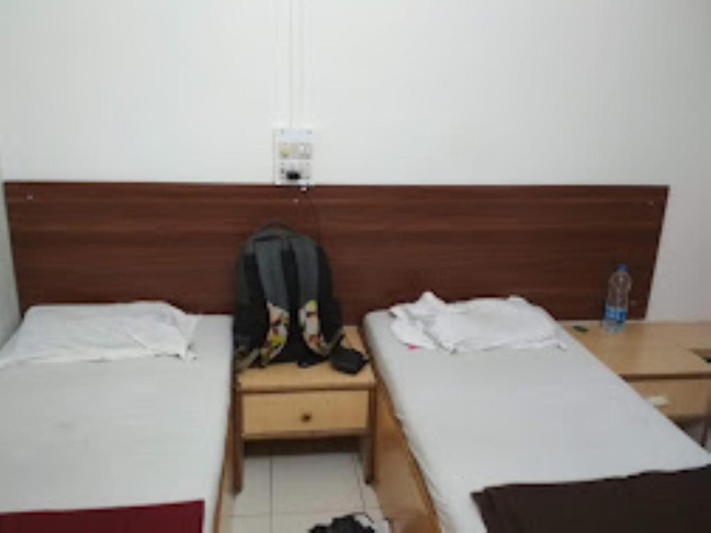 Hotel Rahi Nashik Exteriör bild