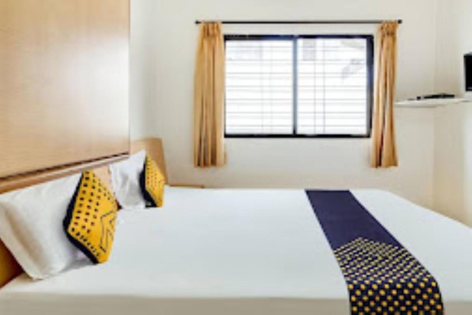 Hotel Rahi Nashik Exteriör bild