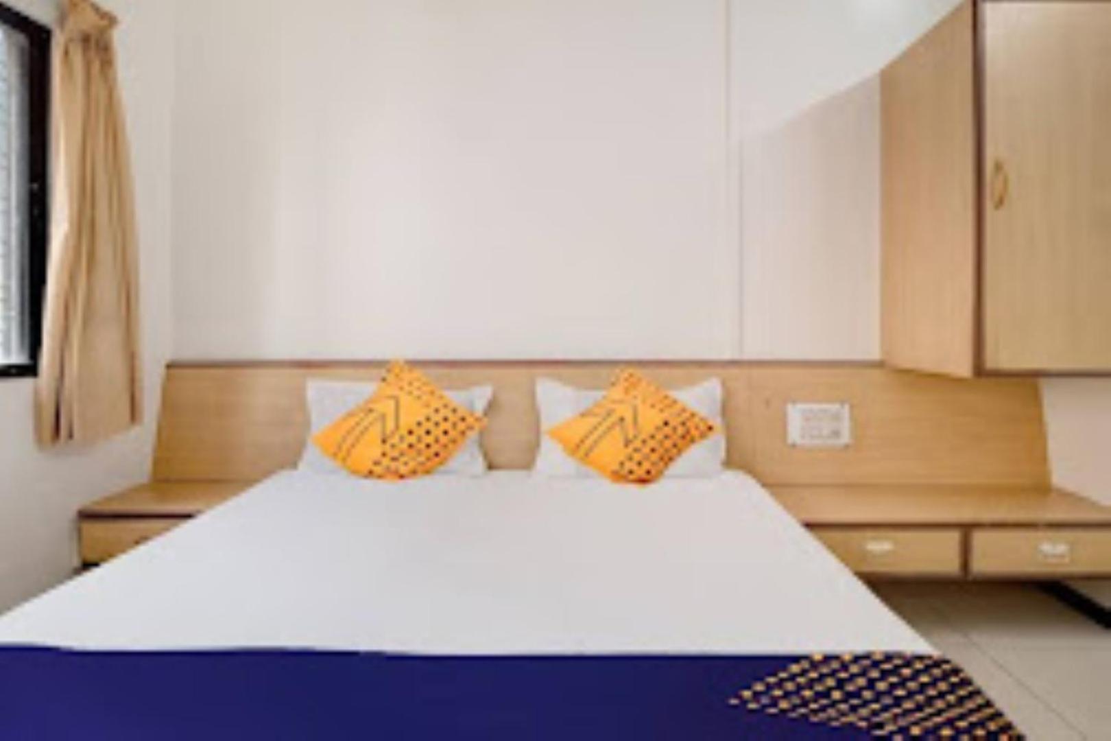 Hotel Rahi Nashik Exteriör bild