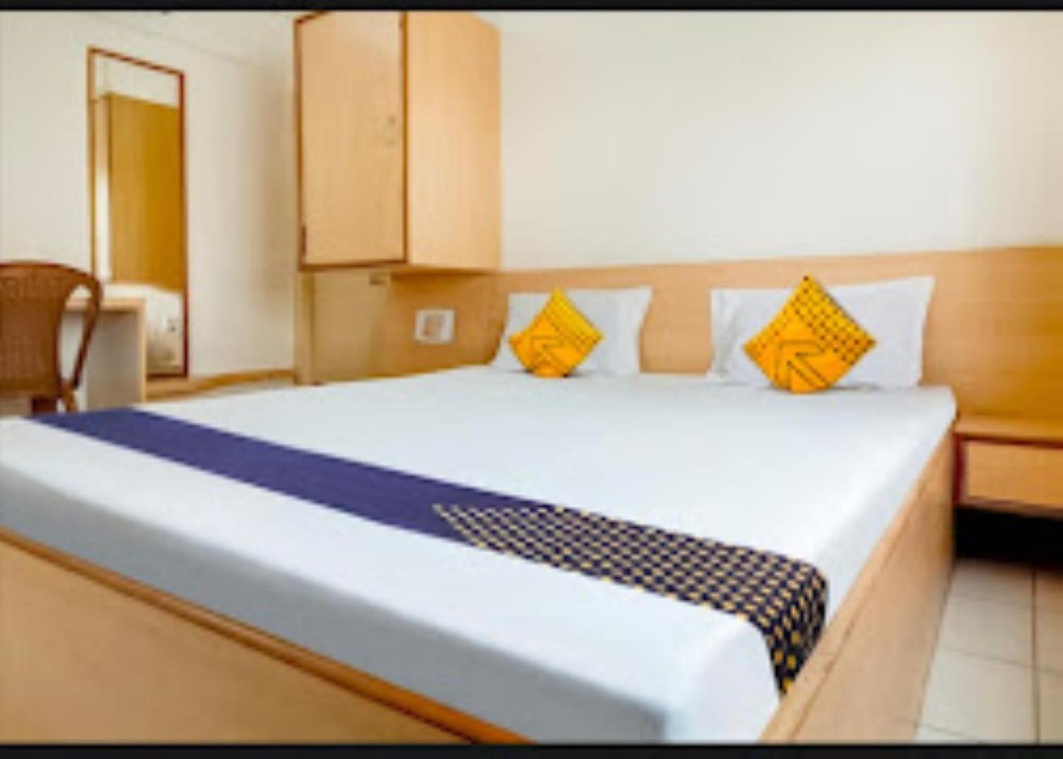 Hotel Rahi Nashik Exteriör bild