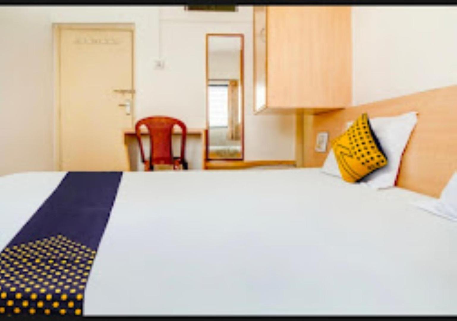 Hotel Rahi Nashik Exteriör bild